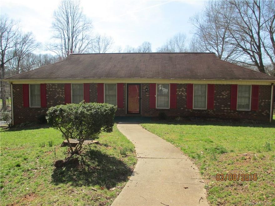 A lovely home in a good neighborhood, close to Uptown Shelby, Moss Lake, and only 45 mins away from Charlotte. This home boasts a large basement and a two-car garage, both offering lots of storage. The yard is very grassy and has a lot of tree cover. There is a formal dining room and a formal living room. There are two fireplaces, one in the family room and one in the basement, both gas.