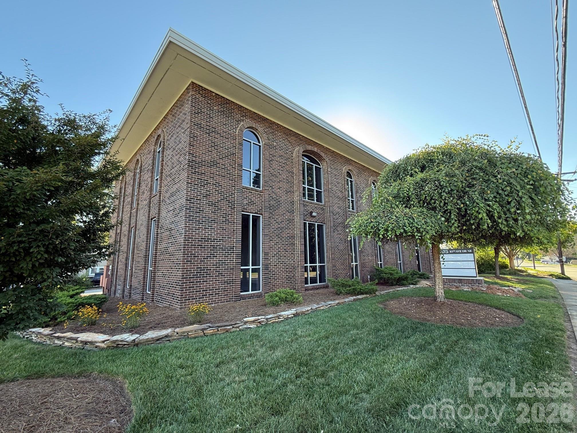 375 10th Avenue Drive NE