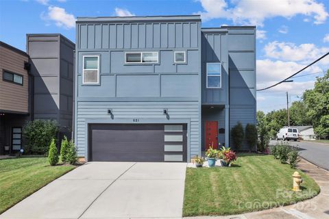 Photo of 621 Campus Street, Charlotte, NC 28216 (MLS # 4302389)