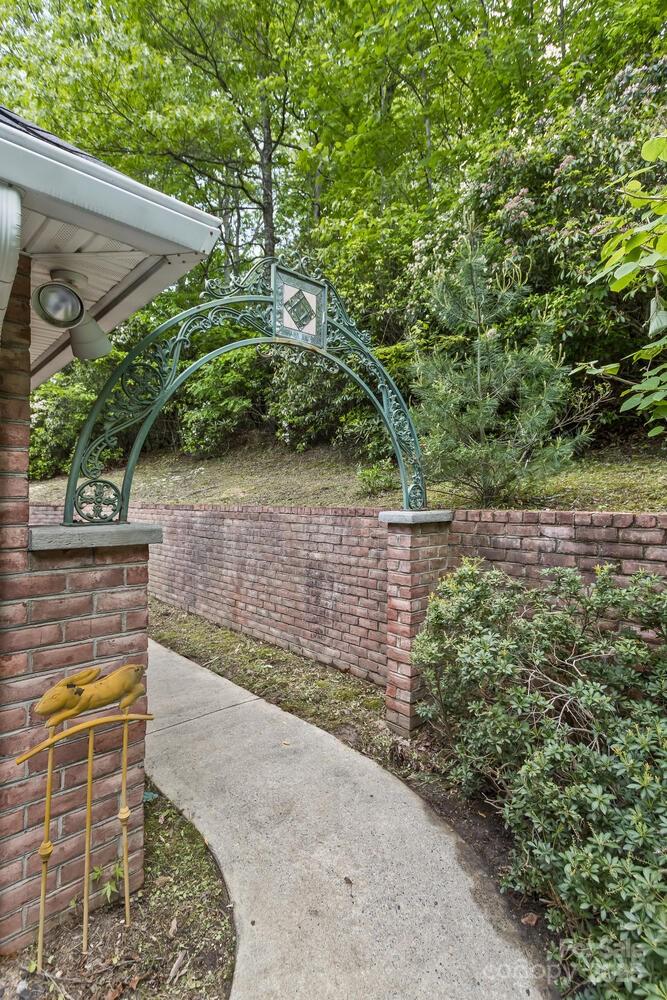 4471 Cove Loop Road