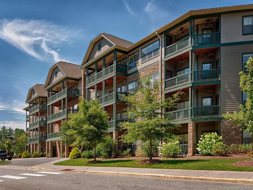 Fabulous Condo only minutes from Downtown and shopping. Many upgrades, including hardwood floors and California closet. Two pets allowed which combined weight cannot exceed 50 lbs.