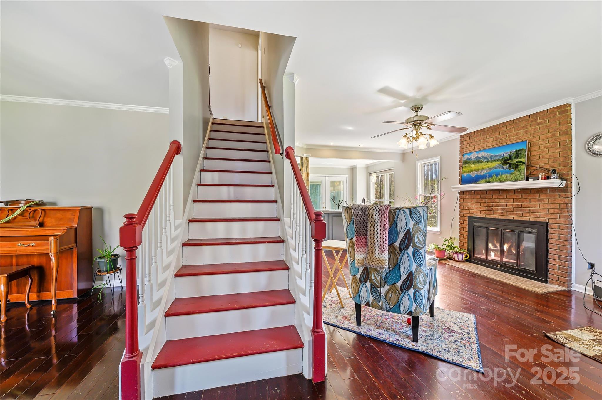 207 Crossing Avenue