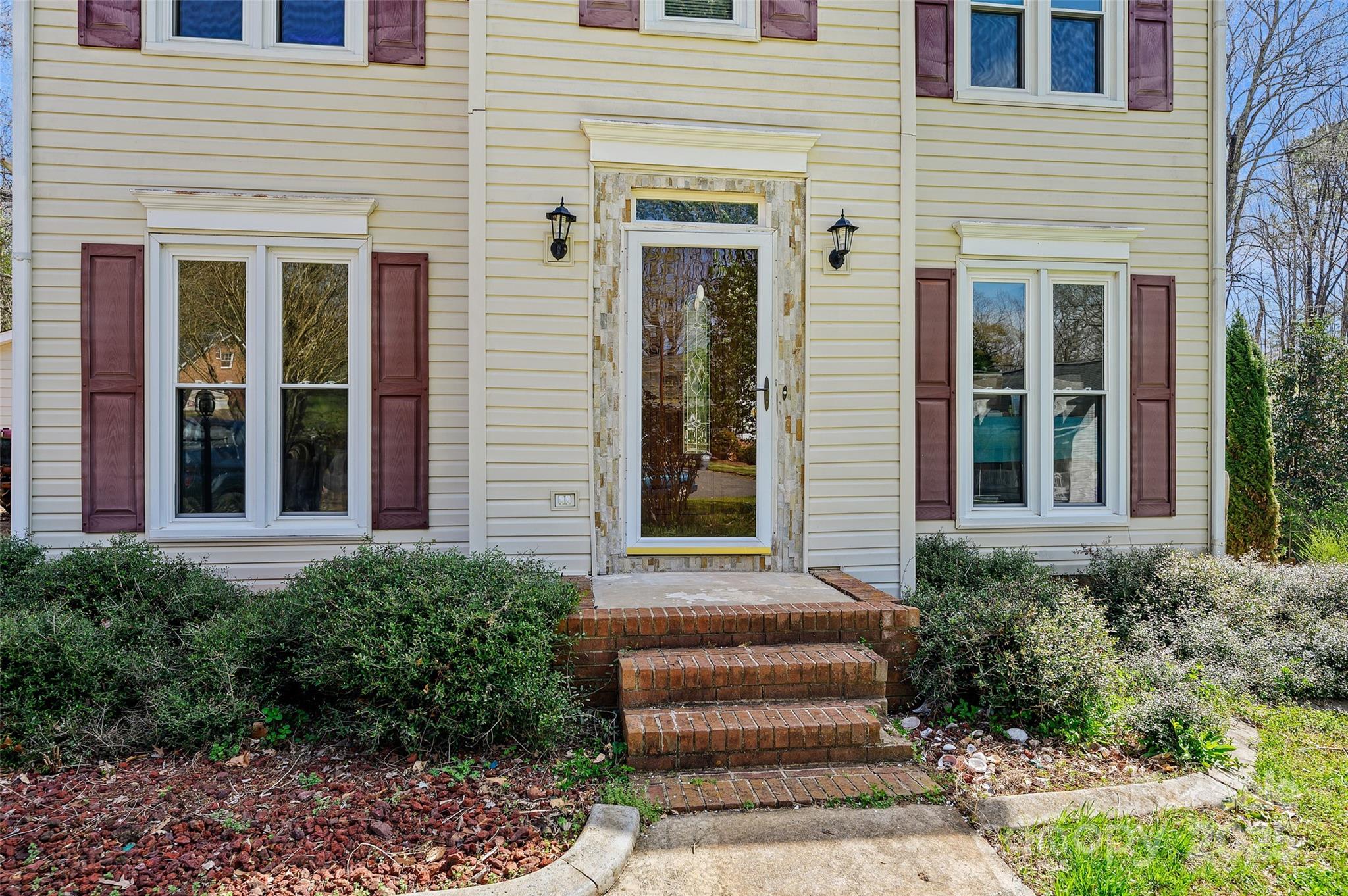 207 Crossing Avenue