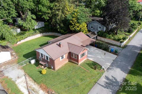 Photo of 1523 Dawnview Drive, Hendersonville, NC 28791 (MLS # 4268106)