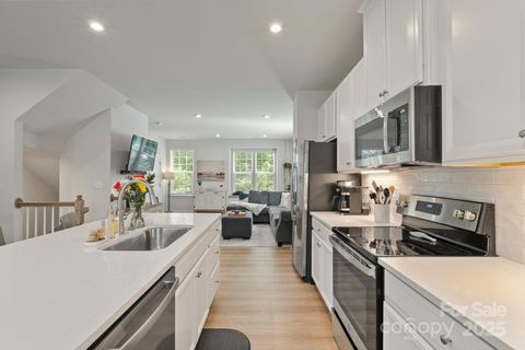 4113 Edenborn Lane Charlotte NC 28208