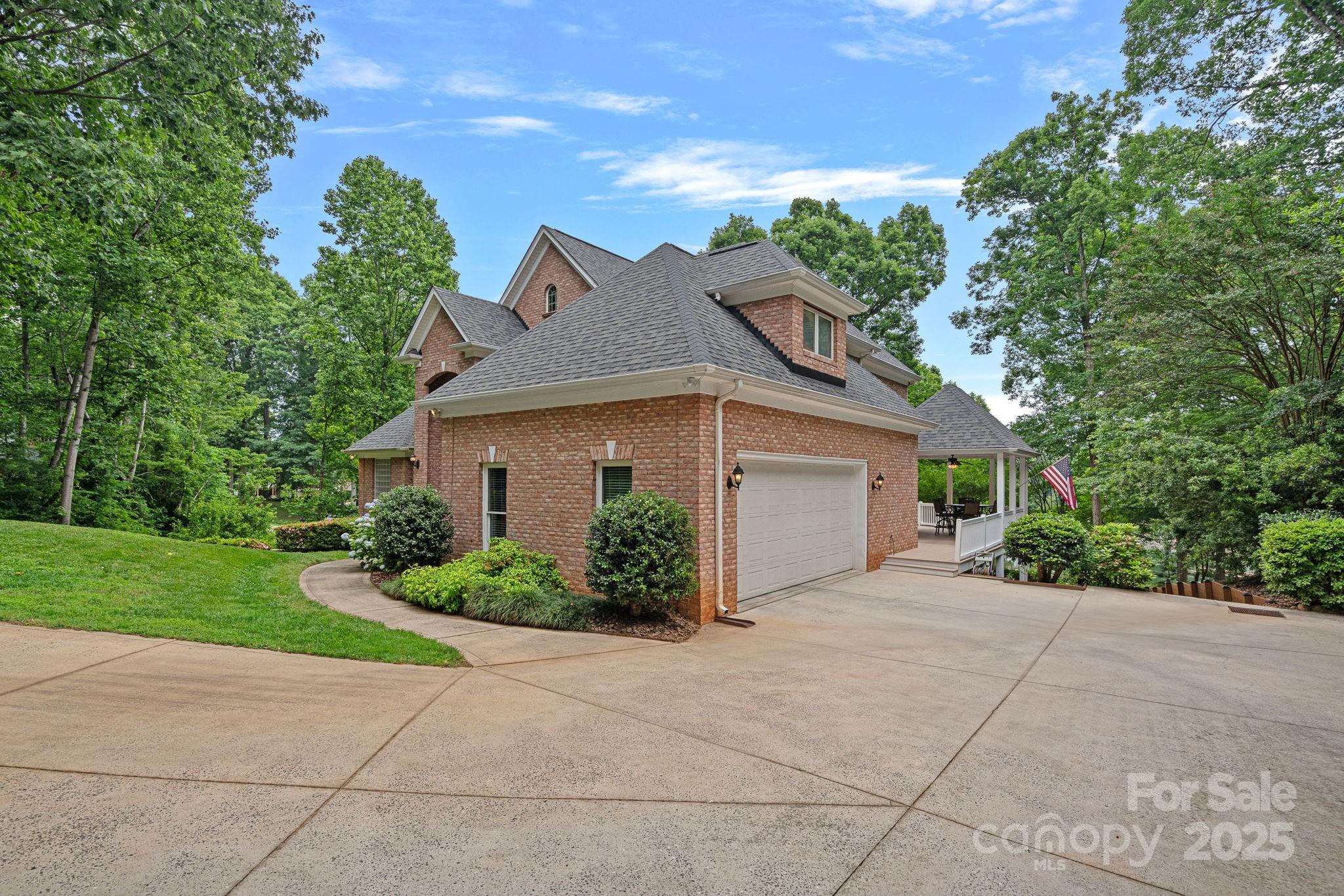 Pinnacle Shores - Residential