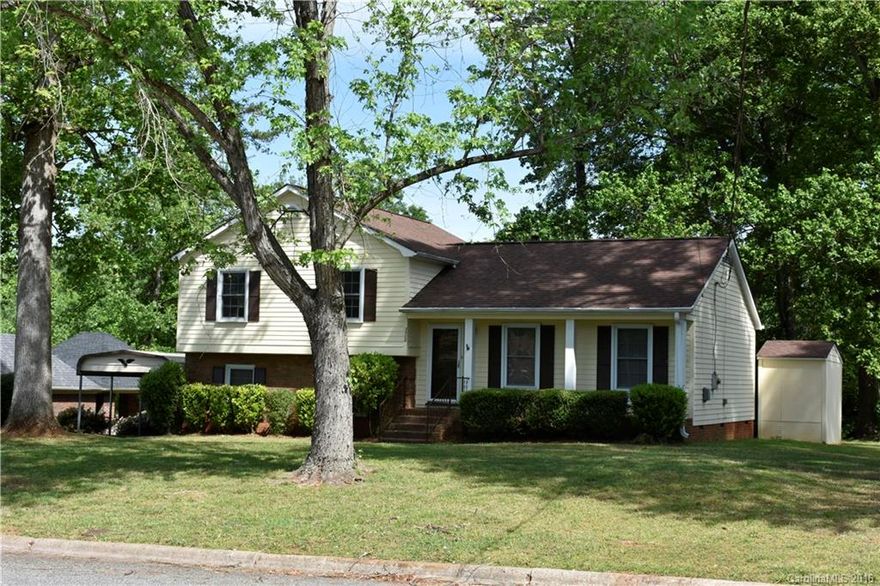 Gardner Woods/Gardner Park - Split Level home featuring 4 bedroom, 2.5 bathroom with many updates.   Insulated windows, hard wood flooring, tile flooring, Kitchen updates include new cabinets, granite counter tops, SS appliances, bath room updates include new vanities, flooring and toilets...updated lighting and paint throughout the home..   Home has 1 car carport, concrete driveway and storage building.   Nice family room on lower level with fireplace and large laundry room.