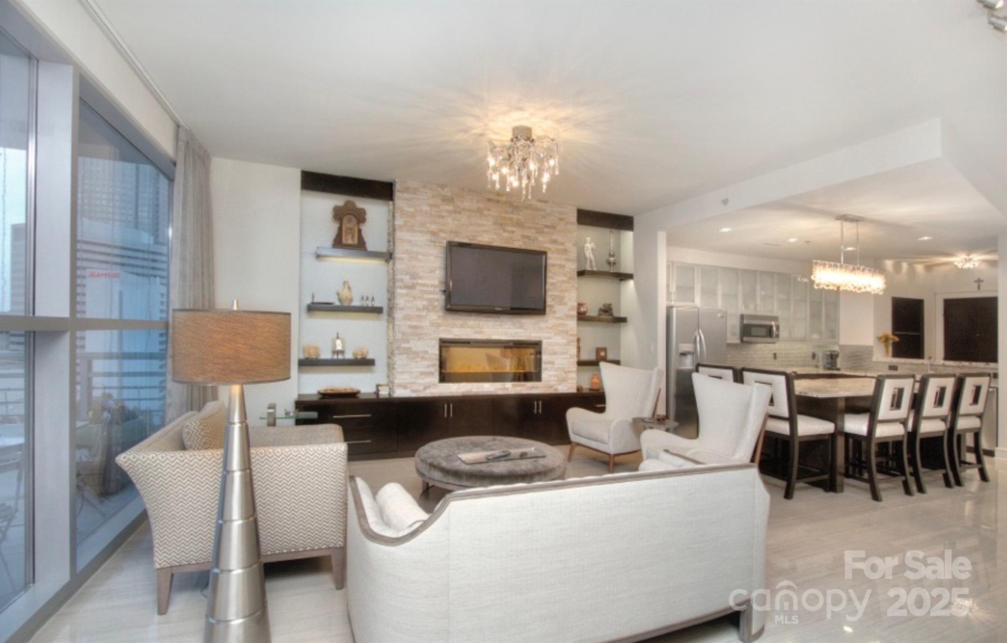 333 W Trade Street 1304