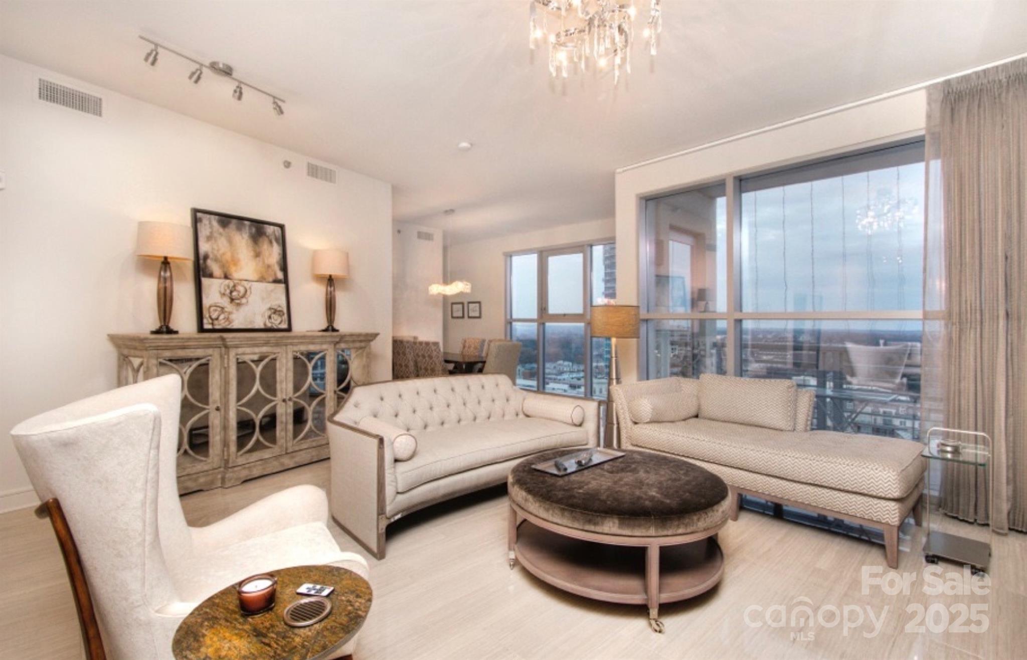 333 W Trade Street 1304
