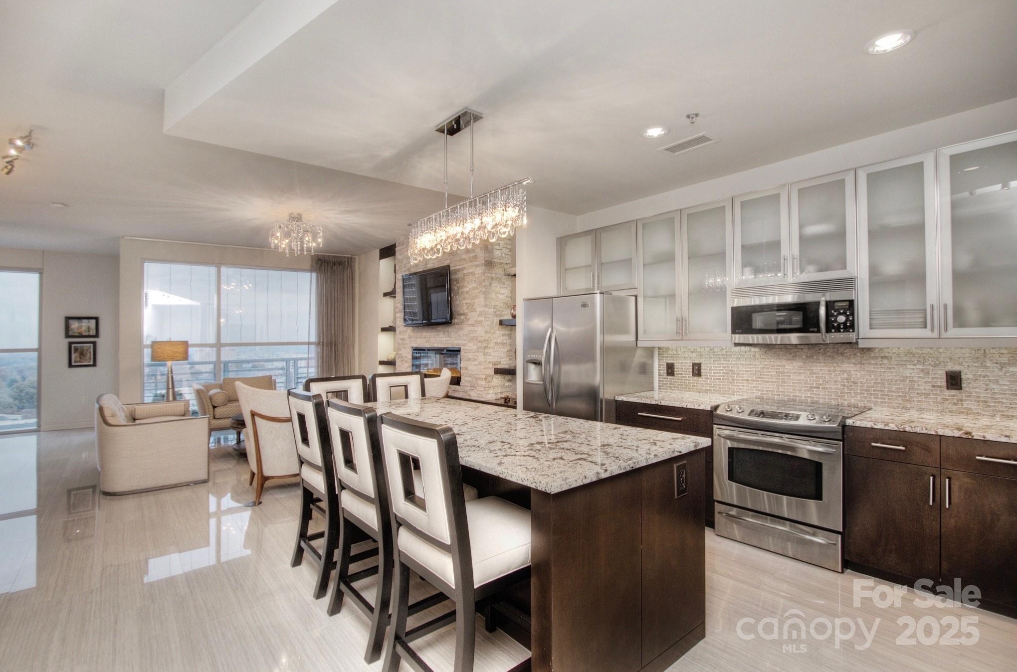 333 W Trade Street 1304