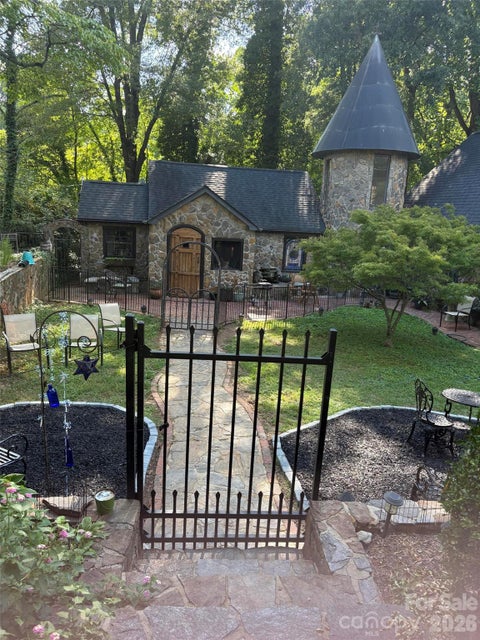 Photo of 341 N Oak Street, Statesville, NC 28677 (MLS # 4322117)