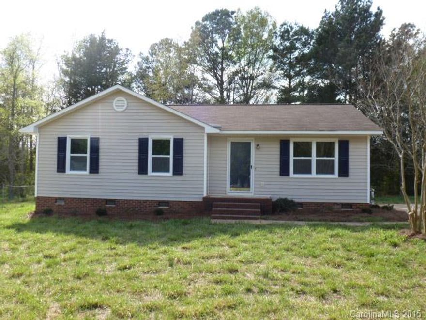 Come See, this great 3BR, 2BA home that sits on .46 acre lot. Home features lg living room, kitchen w/ breakfast area that opens up to lg deck, stainless appliances, ceramic tile floors, new replacement windows.