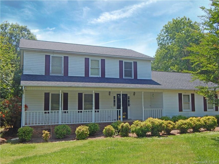 This 3 bed/ 2.5 bath home located in popular Woodfield subdivision has tons of curb appeal, a rocking chair front porch, and a large deck overlooking the in ground pool in the fenced back yard. Enjoy the formal dining, formal living, eat in kitchen, and den with fireplace as well as the side load 2 car attached garage. With a little TLC this will be a real gem!