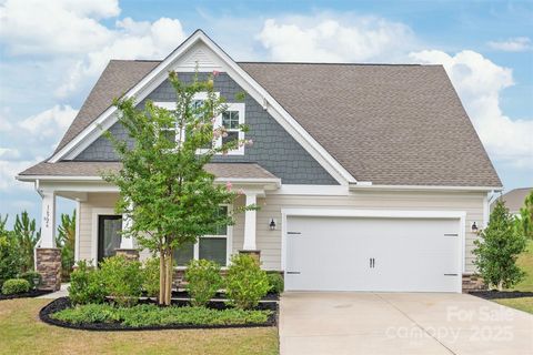 Photo of 16726 Cozy Cove Road, Charlotte, NC 28278 (MLS # 4288880)