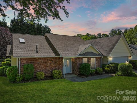 Photo of 2 Gatehouse Court, Asheville, NC 28803 (MLS # 4382127)