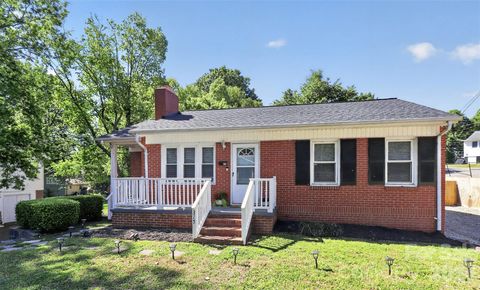 Photo of 315 E 4th Avenue, Gastonia, NC 28054 (MLS # 4366278)