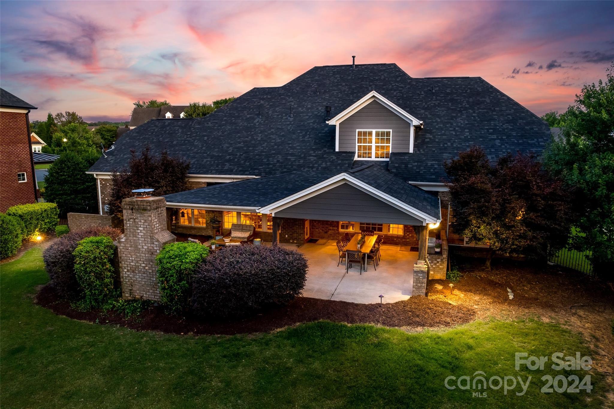 The Chimneys Of Marvin - Residential