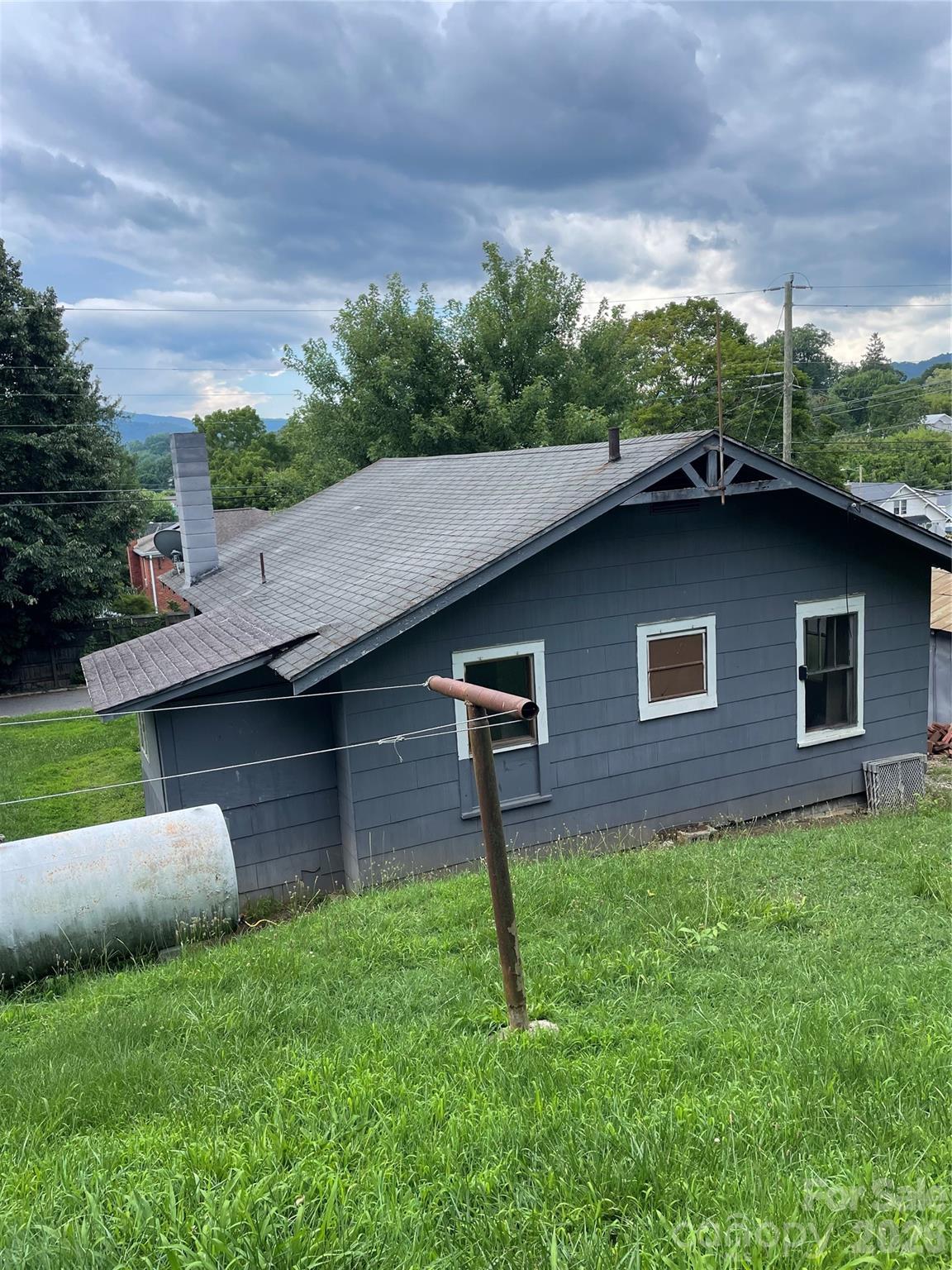 33 Holtzclaw Street