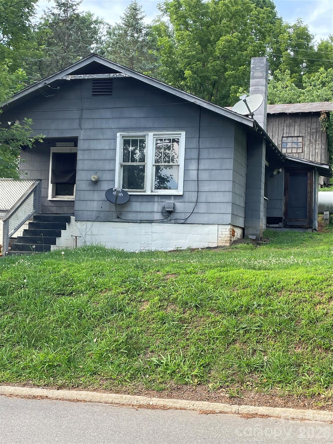 33 Holtzclaw Street
