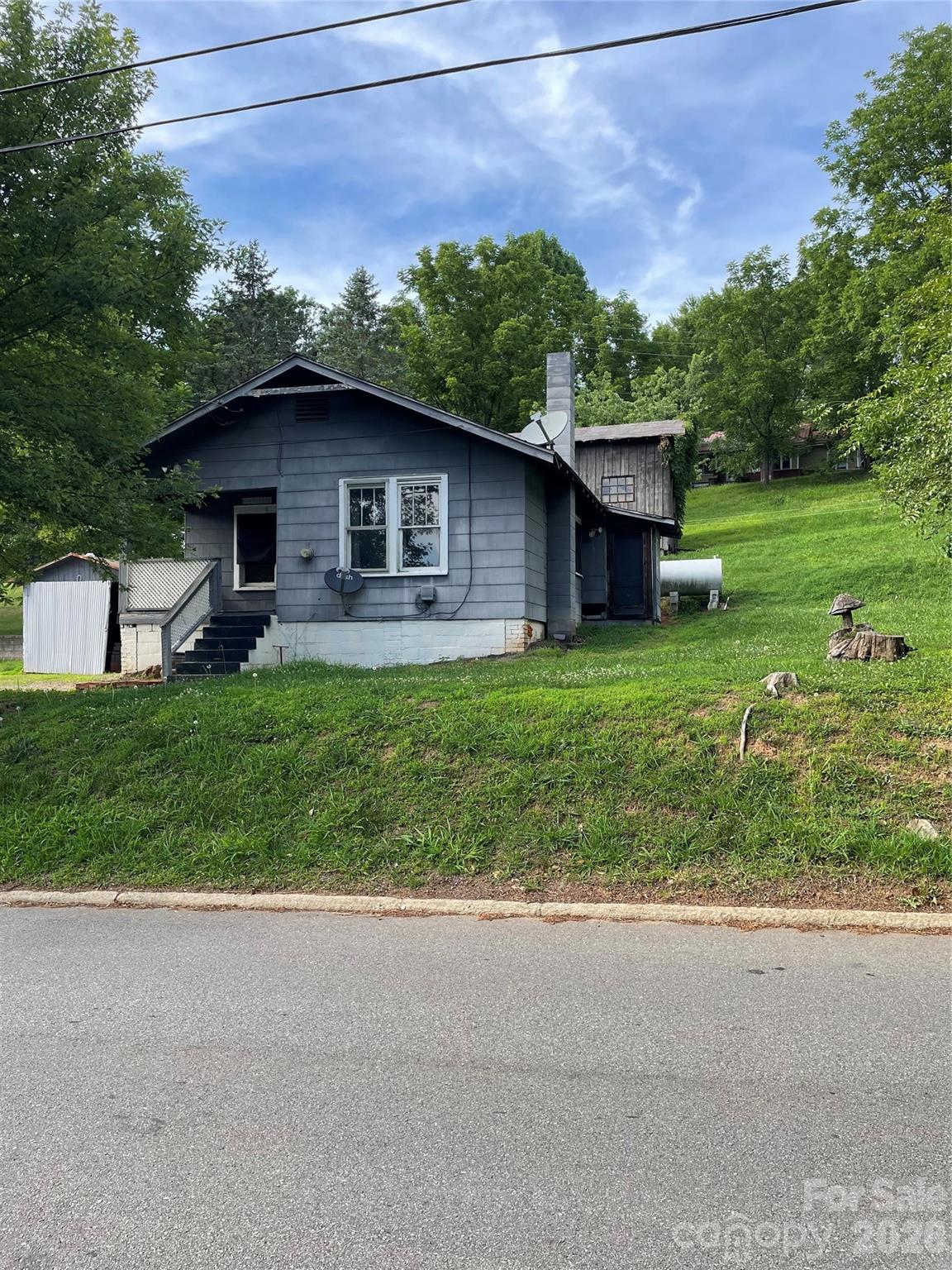 33 Holtzclaw Street
