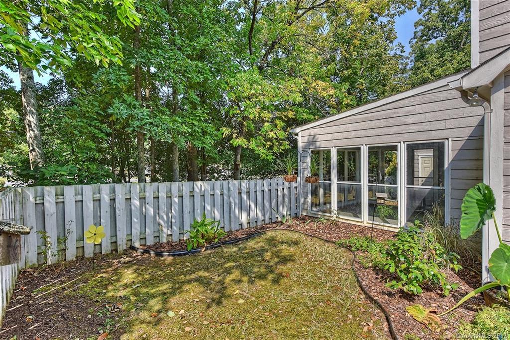 Renaissance On Carmel - Residential