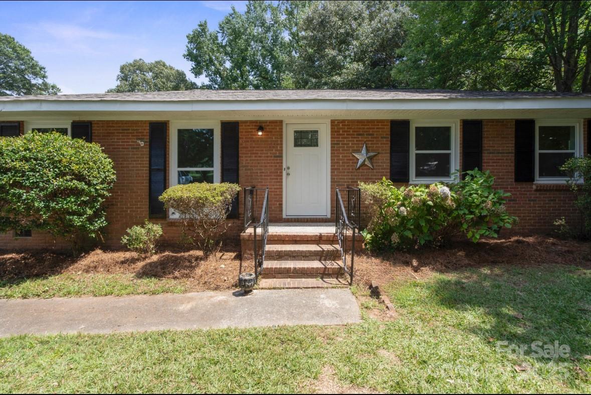 318 Cedarwood Lane