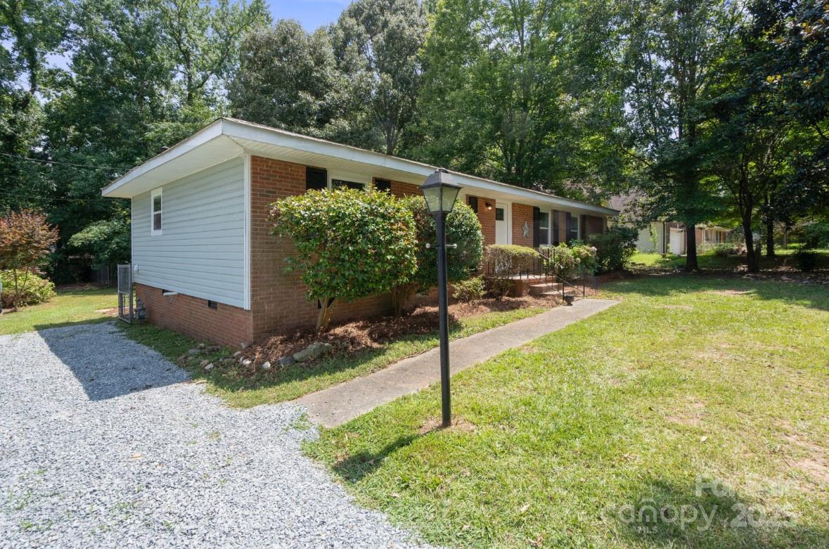 318 Cedarwood Lane