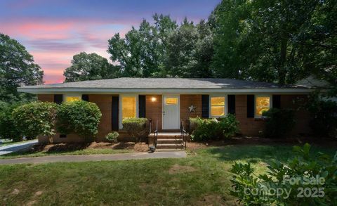 Photo of 318 Cedarwood Lane, Matthews, NC 28104 (MLS # 4282132)