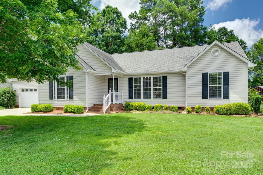 $3,000 in Closing Costs + Home Warranty! Spacious split bedroom layout, vaulted ceiling & wood floors in the living room, fresh paint throughout, & new bedroom carpets - this move in ready ranch in desirable Summey Knoll is the single story gem you've been looking for! Your kitchen (w/ brand new range!) & breakfast bar flow into the dining area w/ sliding door access to your fenced-in backyard. Generously sized primary bedroom offers high ceilings & plenty of natural light, while the ensuite has a soaking tub, separate shower, dual sinks, & walk-in closet. Dedicated laundry room & attached 2 car garage fulfill add'tl storage space needs. Enjoy crape myrtles in front (now in bloom!), wooded views in back, & w/ NO HOA there's plenty of room for relaxation & imagination - all w/ charming downtown Dallas a few minutes away! Whether you prefer highway or backroads, being conveniently located to HWY 321 north of I-85 offers multiple commute options to Belmont, Charlotte, & surrounding areas!