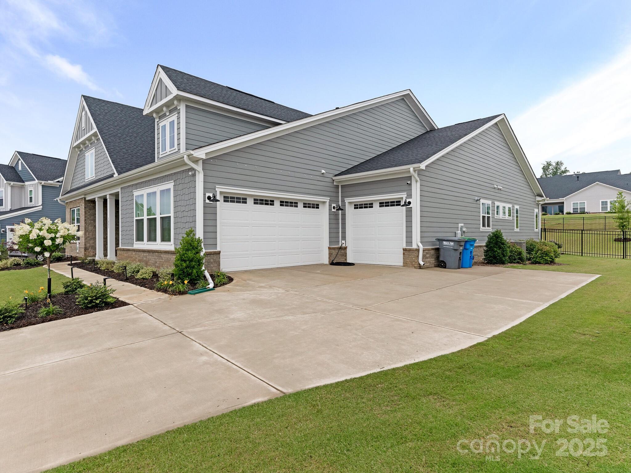 1005 Willow Bank Lane