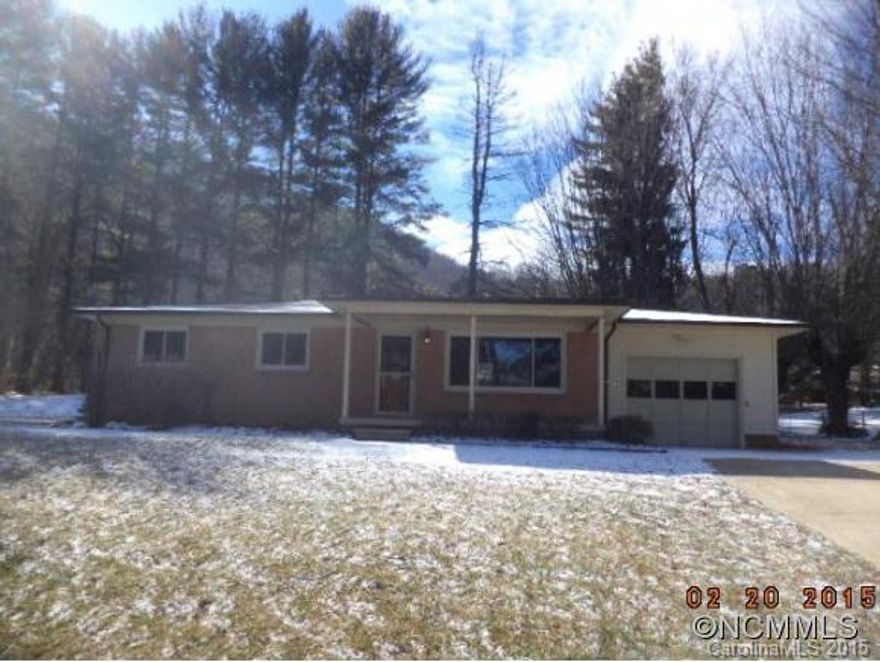 ONE STORY BRICK RANCHER FEATURING 3 BEDS,1.5 BATHS 1176 SQFT,1 LEVEL LIVING,SINGLE CAR GARAGE WITH OUT BUILDING FOR ADDITIONAL STORAGE.RECENT IMPROVEMENTS INCLUDE INTERIOR PAINT,NEW APPLIANCES,REFINISHED HARDWOOD FLOORS,NEW LIGHT FIXTURES,SMOKE & C02 DETECTORS SITUATED ON .82 LEVEL ACRES.HOME IS LOCATED CLOSE TO TOWN AND SCHOOLS.See attachment for PAS requirements and WFHM offer submittal information in MLS document section.