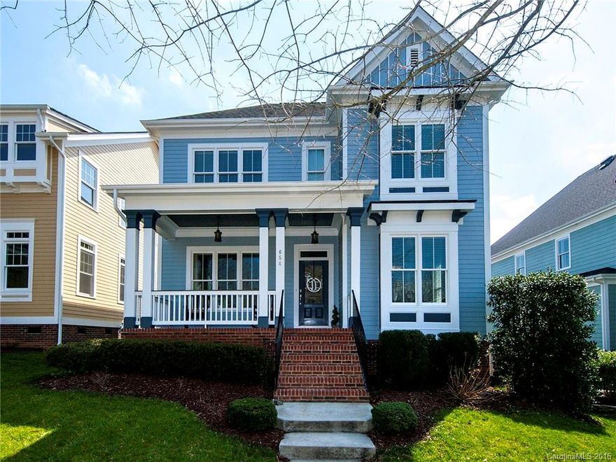 MOTIVATED SELLERS!! Spacious floorplan offering hardwood floors in main rooms, ceramic tile in baths, heavy mouldings & 10' ceilings on main. Open kitchen w GE appliances & granite. Owner's retreat on main w garden tub, separate shower, dual vanity & walk-in closet. 3 large secondary bedrooms w loft & bath w dual vanity upstairs! Beautifully sodded yard w irrigation, private fenced rear yard & extended patio. Exterior of home was just repainted! One of the most private streets in Baxter!