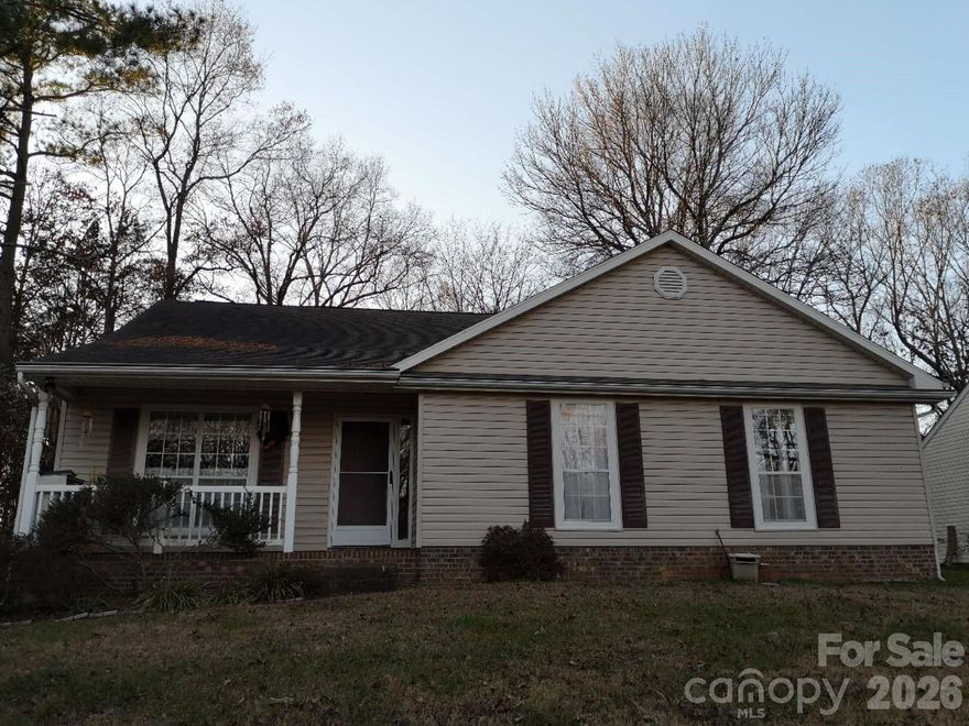 Charming ranch home situated on a generous lot in an established Charlotte neighborhood. This well-maintained 3-bed, 2-bath property offers comfortable living with a traditional, functional layout. The inviting living room features a cozy brick fireplace that adds warmth and timeless character. The kitchen and dining area provide ample cabinet space and an easy setup for everyday meals or family gatherings. All bedrooms are generously sized with great natural light, and the full baths are conveniently arranged for daily living.
Outside, the large backyard offers plenty of room for gardening, outdoor entertaining, or future expansion possibilities. The home is also located within one of the best school systems in the area, adding to its long-term appeal.