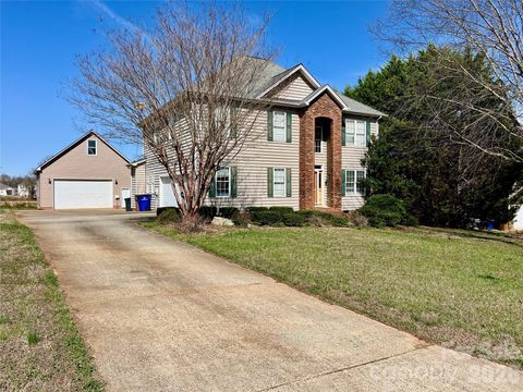 Photo of 962 Huntington Hills Drive, Lincolnton, NC 28092 (MLS # 4357779)
