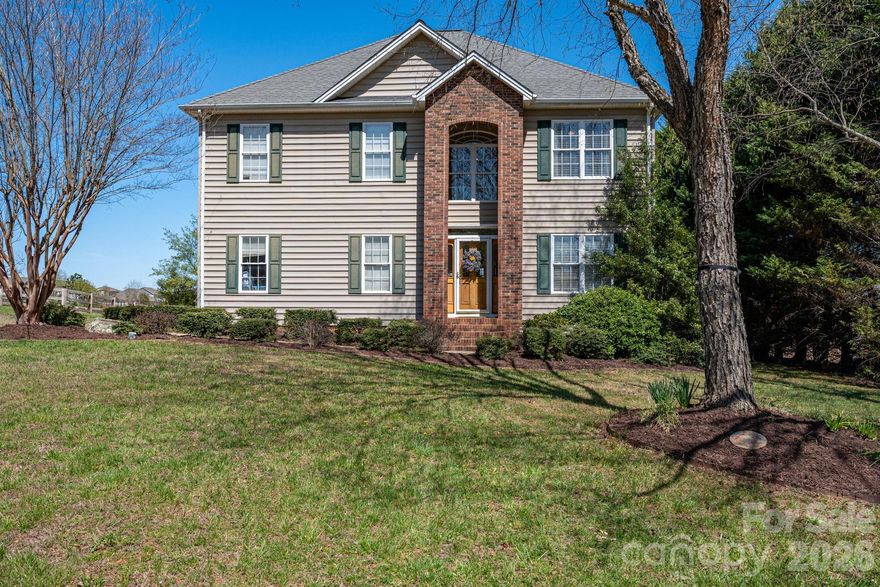 Just listed in Huntington Hills neighborhood in Lincolnton! This 2300+ SqFt 4 Bed 2.5 Bath home sits on a nearly half acre lot and has a massive 40'x30' detached garage as well as a 20'x20' attached garage. Granite countertops in the kitchen and various fixtures have been updated. Less than 10 minutes from the city of Lincolnton, less than 30 from Hickory, and roughly 30 from Lake Norman! This bundle of yard space, home size, and garage size is hard to find for the price in this area. Schedule a showings today before you miss out on this one!