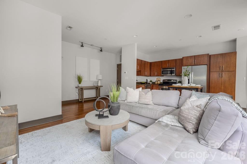 300 Magnolia Avenue 101