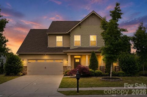 Photo of 17504 Austins Creek Drive, Charlotte, NC 28278 (MLS # 4377443)