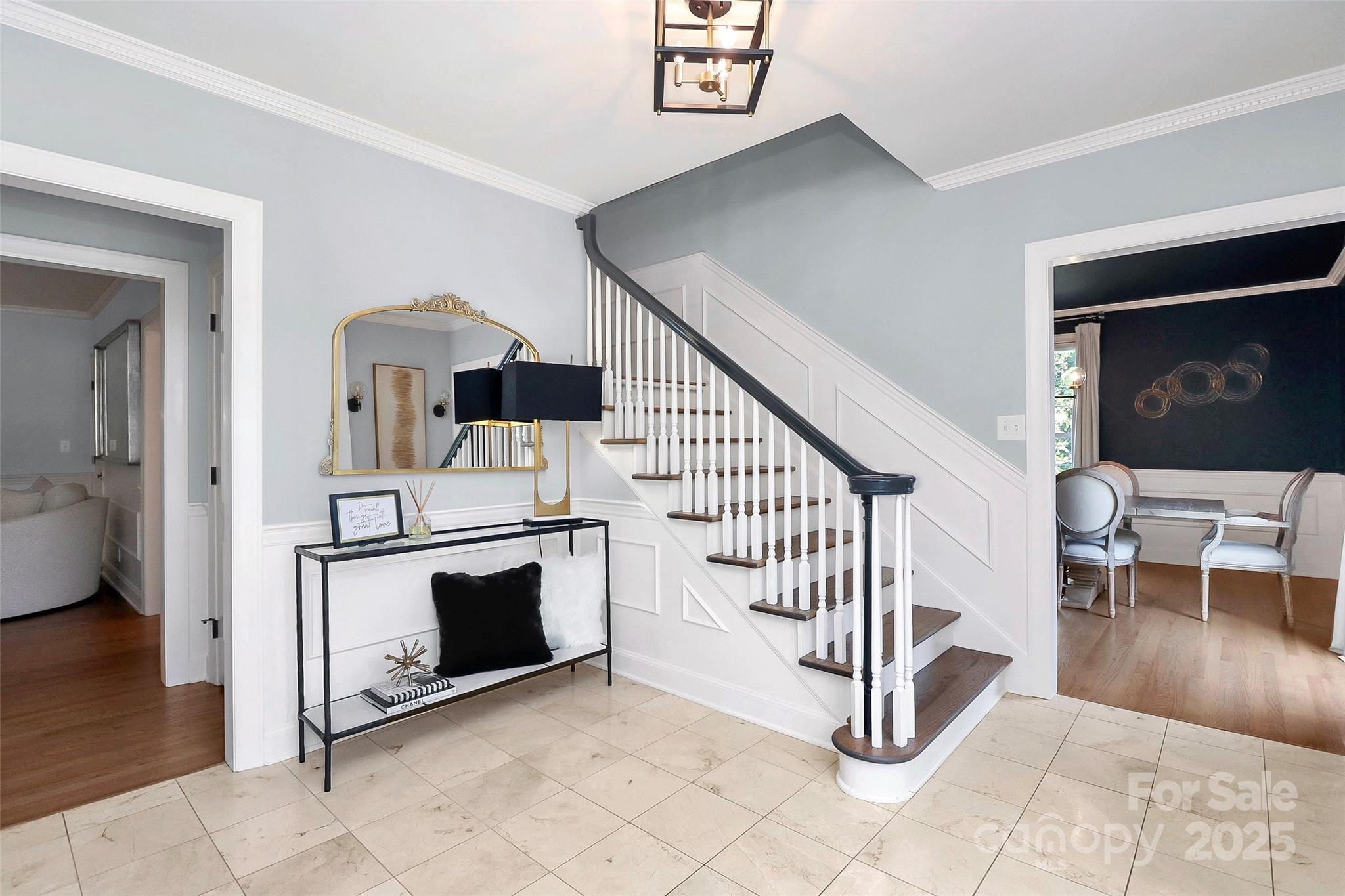 906 Colonial Drive