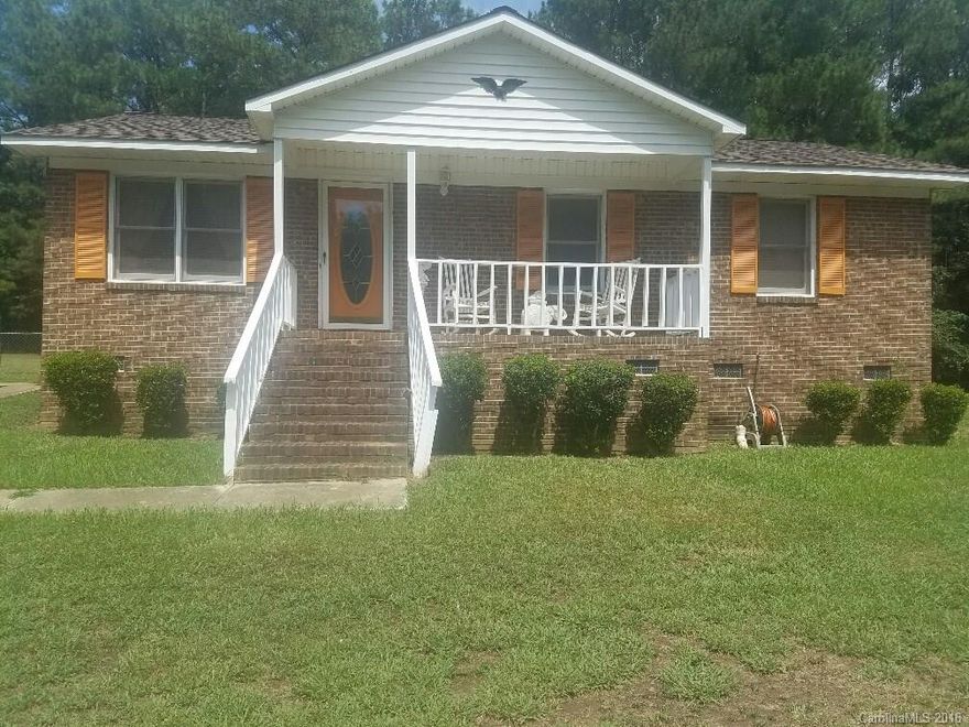 Great home for 1st time home buyer or investor! Brick ranch style home. Don't miss the opportunity!