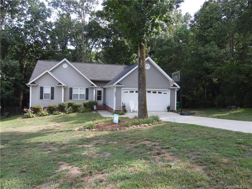 Smart style, smart buy! This home has warmth, elegance and charm. Living room features gas log fireplace. Natural light abounds. Laminate wood flooring. Large master bath with dual vanity, garden tub and separate shower, walk in closet.  Screened in porch recently added overlooks wooded backyard with fenced yard.