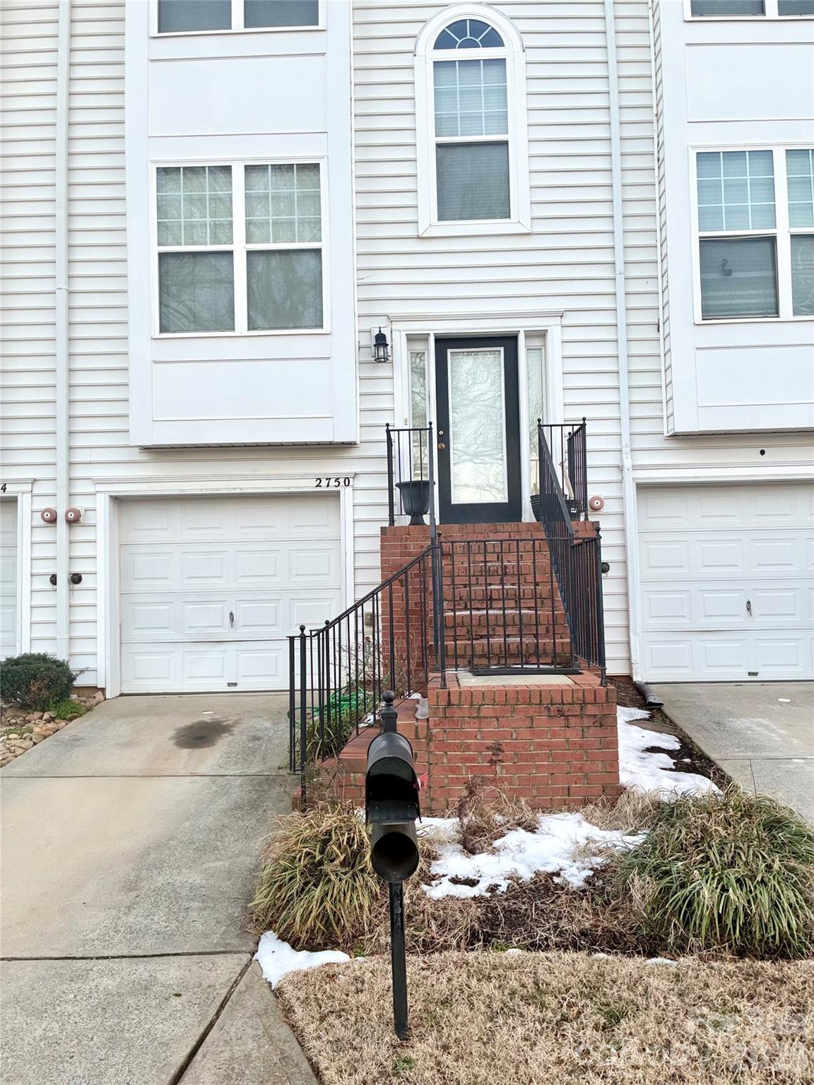 2750 Avalon Loop Road