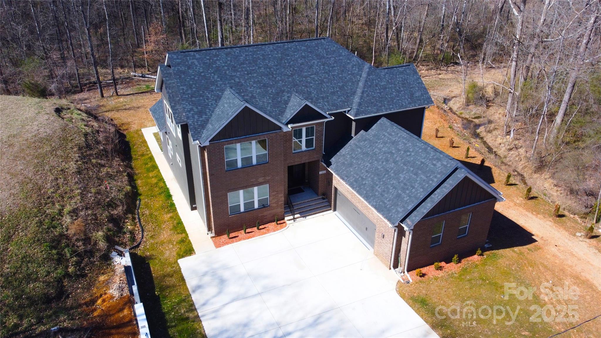 2302 RAYECLIFF Lane