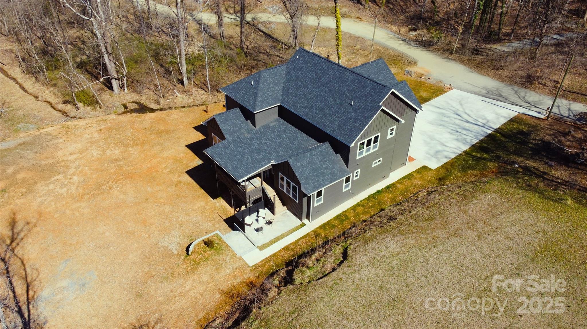 2302 RAYECLIFF Lane