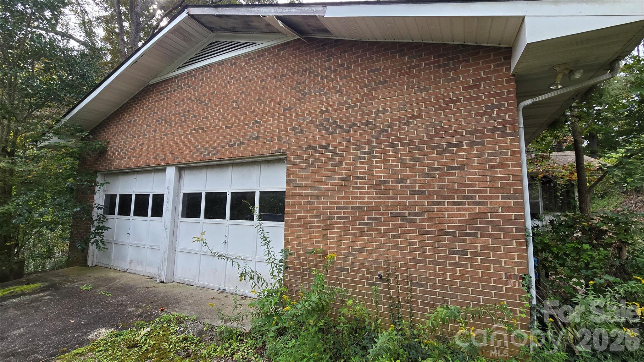 330 Brook Circle