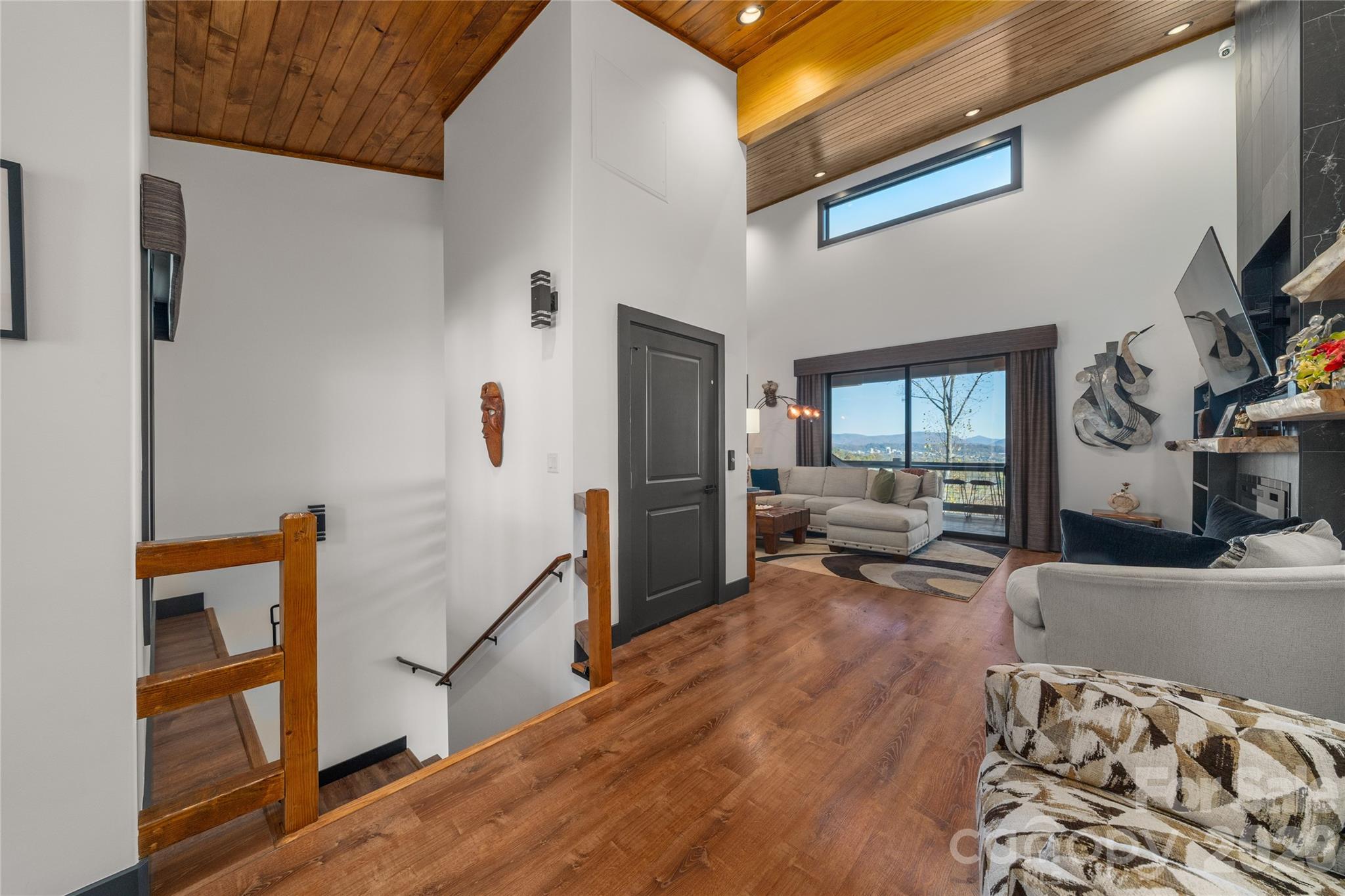 Crest Mountain - Residential