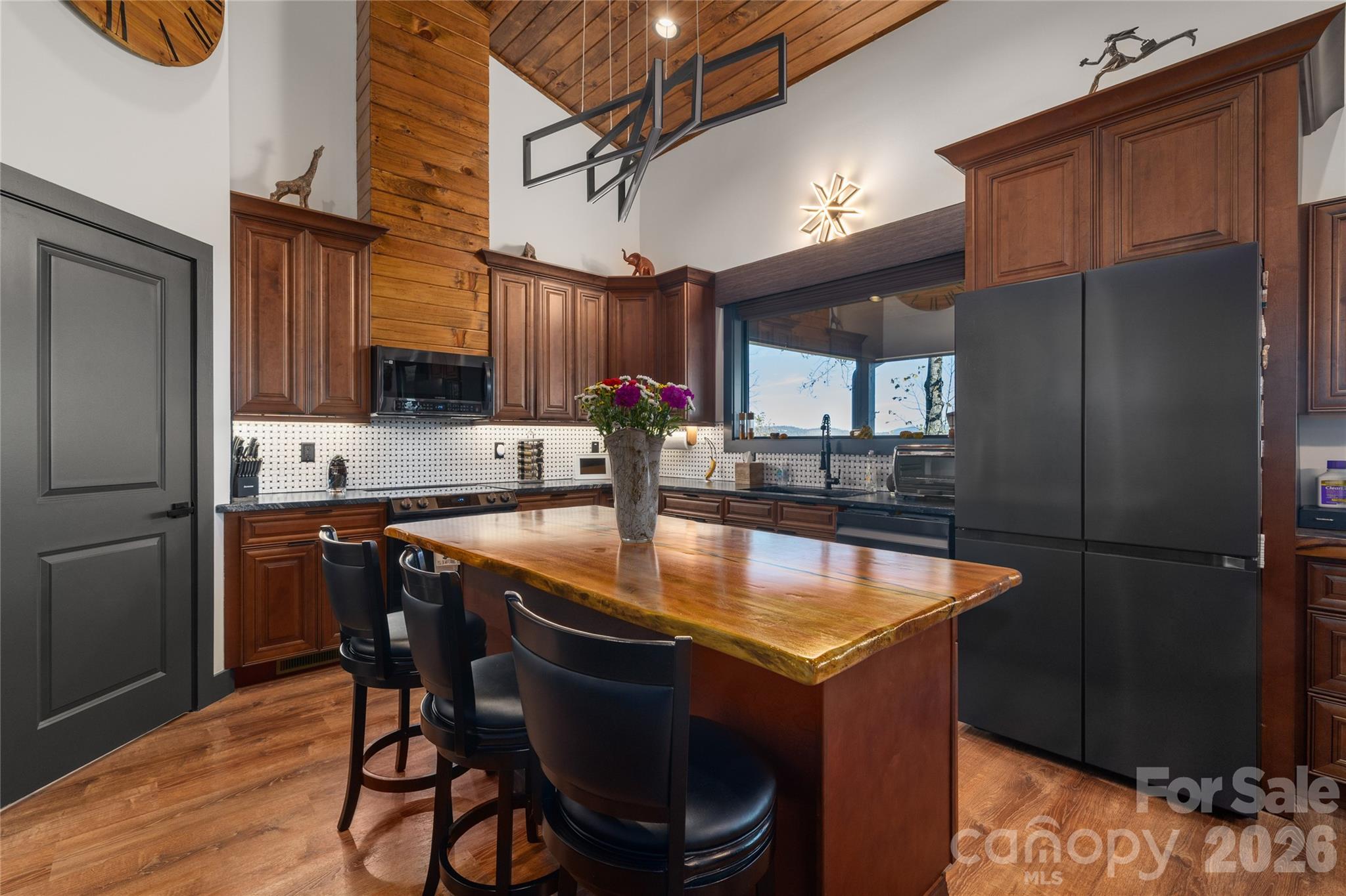 Crest Mountain - Residential