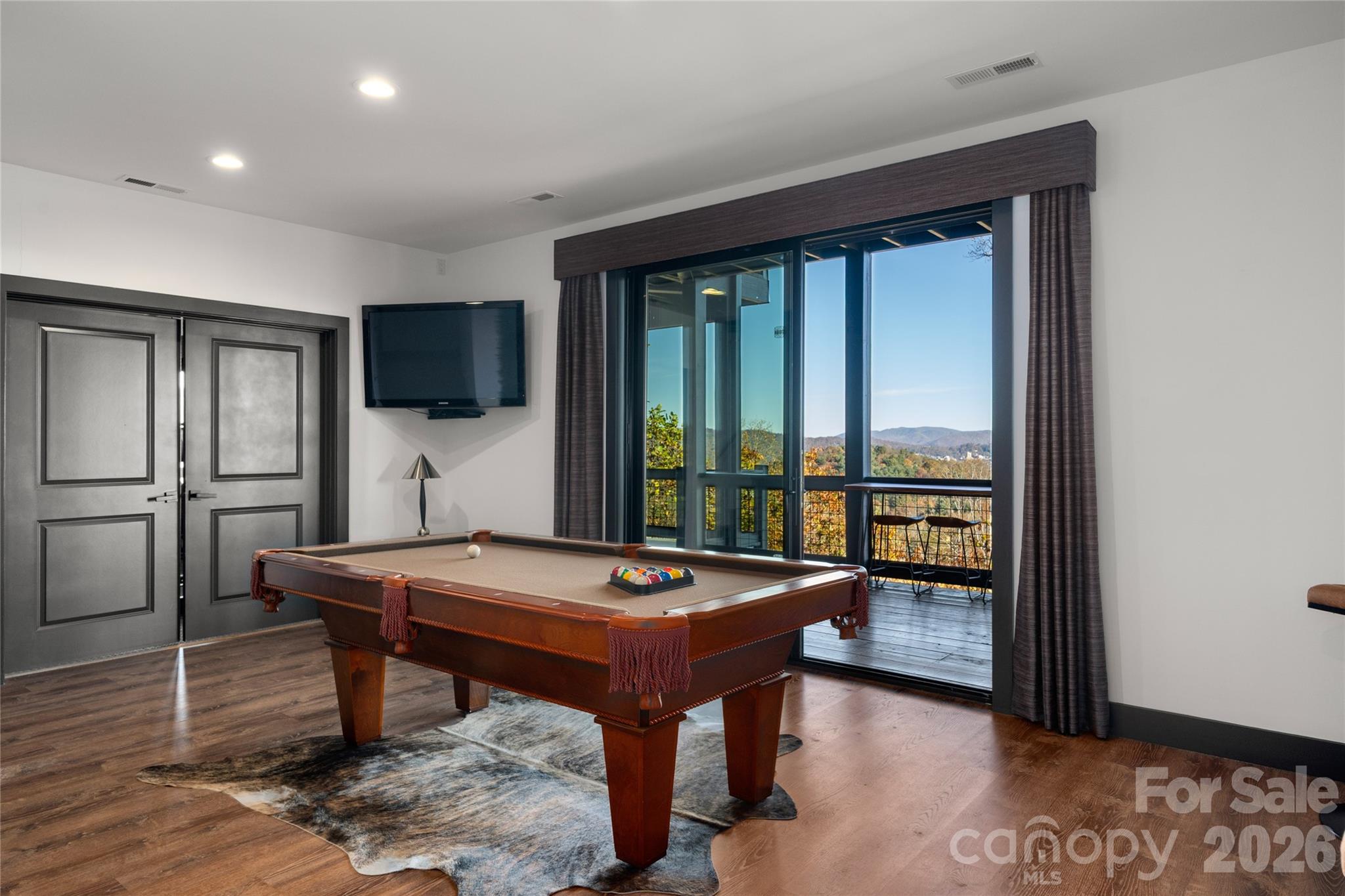 Crest Mountain - Residential