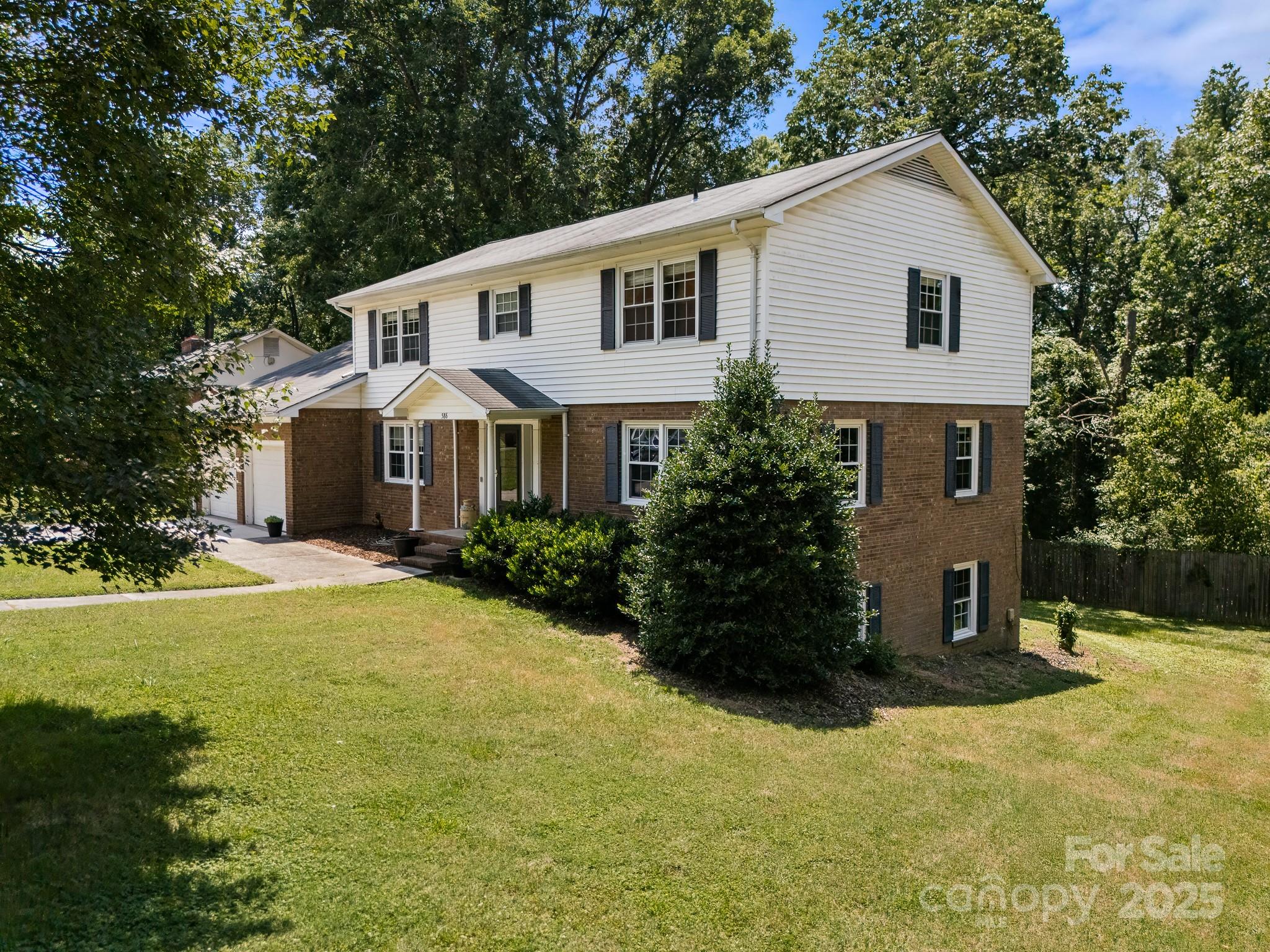 586 Crestside Drive SE