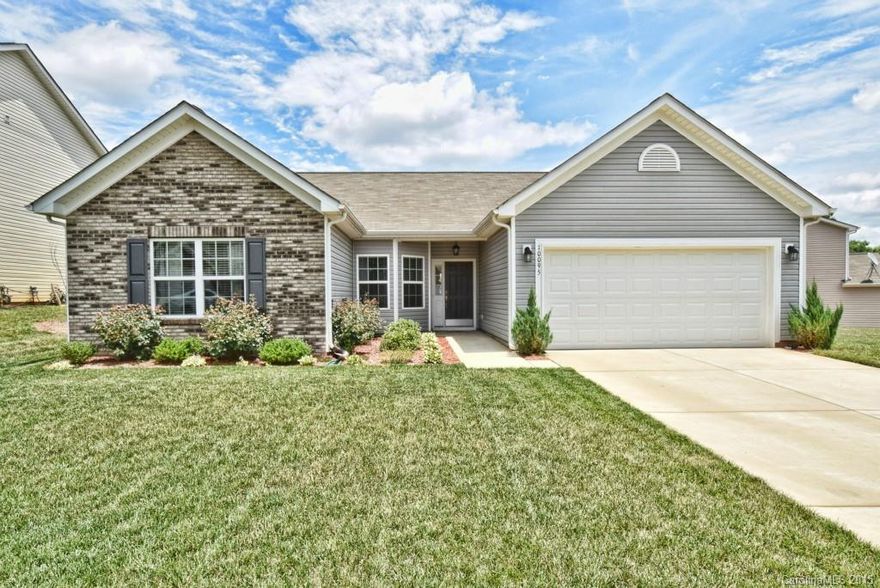 Beautiful, move in ready ranch offering an open floor plan, 3 bedrooms, 2 baths, & a study. Upgraded kitchen trimmed w/granite countertops, 42" cabinets, stainless steel appliance, raised breakfast bar. Large dining area over looking the great room featuring a gas fireplace. French doors lead to the private study. 3 spacious bedrooms w/walk in closets. Privacy fence in the rear yard & patio area. 100% financing available, low SC taxes, 10 mins from Ballantyne, shopping & dining.