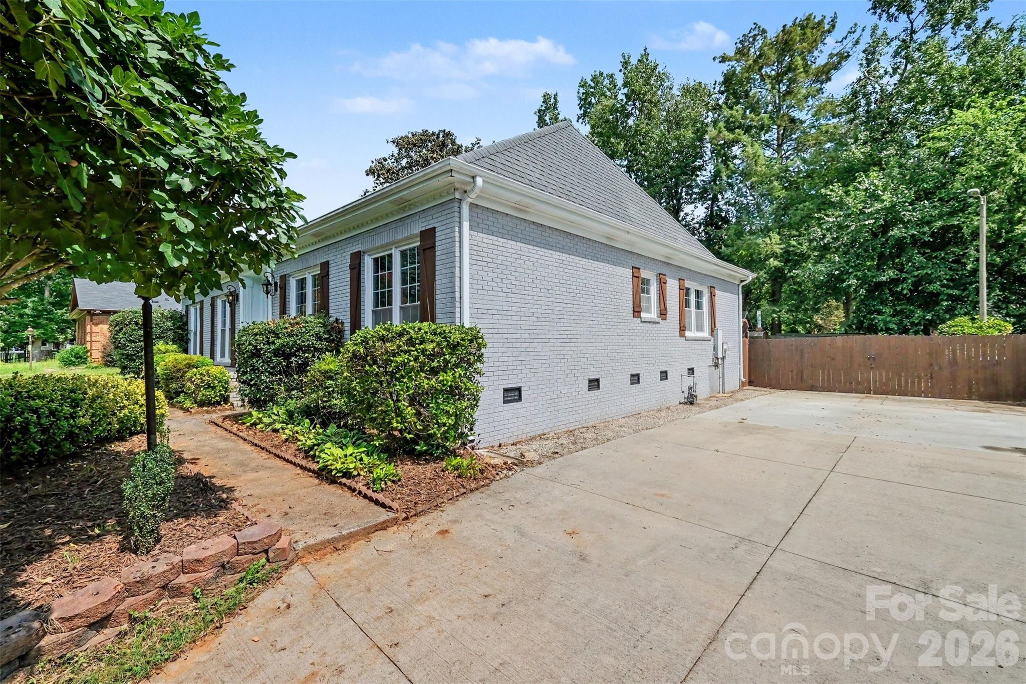 5734 Faulconbridge Road